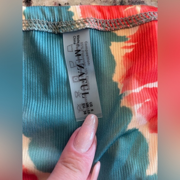 Women’s NWT tie-dye bikini size 6 - Picture 2 of 4